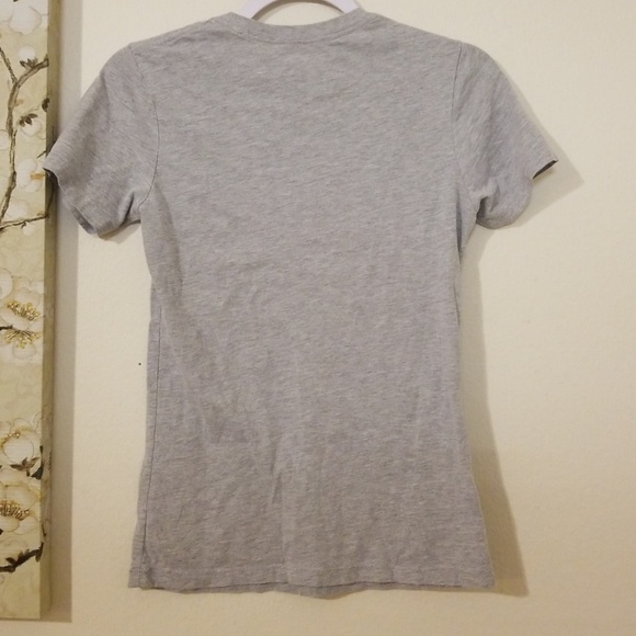 Grey tee with design - Picture 3 of 3